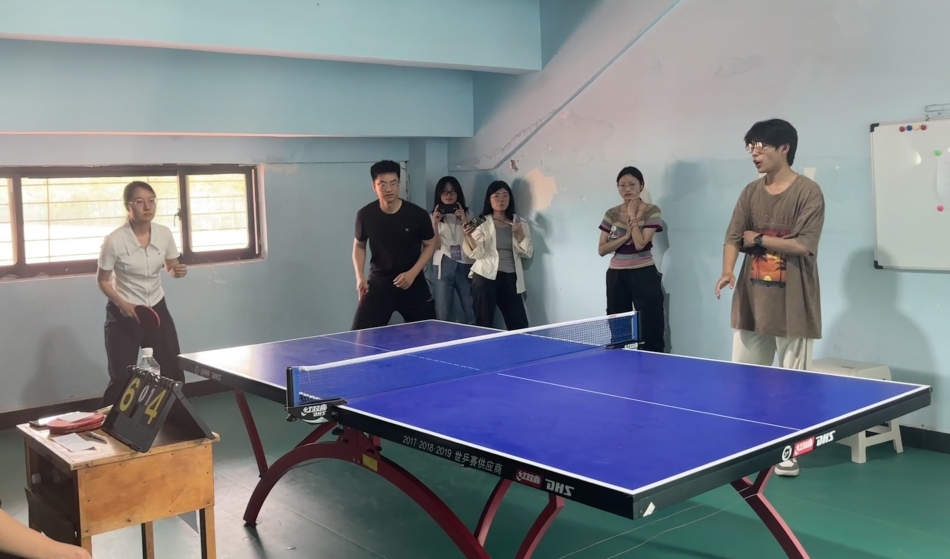 图4 外国语学院教职工比赛精彩瞬间.png